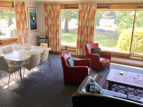 Orford Prosser Holiday Units - Accommodation Redcliffe 4