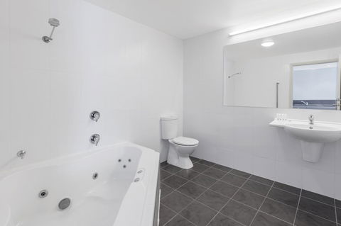 Travelodge Hotel Hobart Airport - Accommodation Redcliffe 11