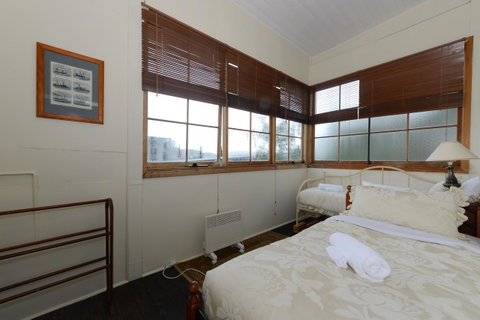 Edinburgh Gallery Bed & Breakfast - Accommodation Redcliffe 35