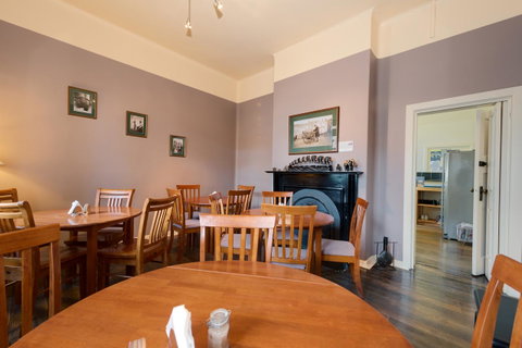 Edinburgh Gallery Bed & Breakfast - Accommodation Redcliffe 6