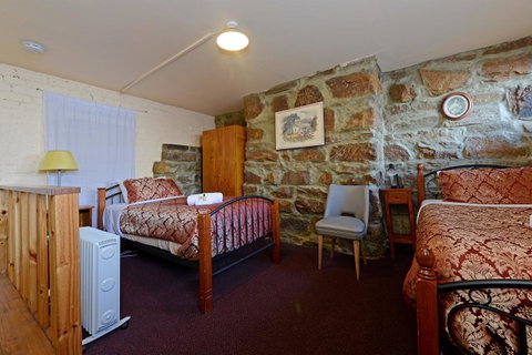 Edinburgh Gallery Bed & Breakfast - Accommodation Redcliffe 10