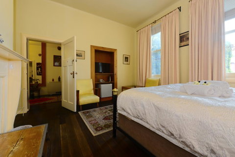 Edinburgh Gallery Bed & Breakfast - Accommodation Redcliffe 23