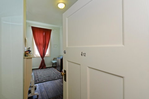 Edinburgh Gallery Bed & Breakfast - Accommodation Redcliffe 26