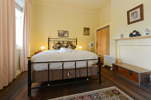 Edinburgh Gallery Bed & Breakfast - Accommodation Redcliffe 24