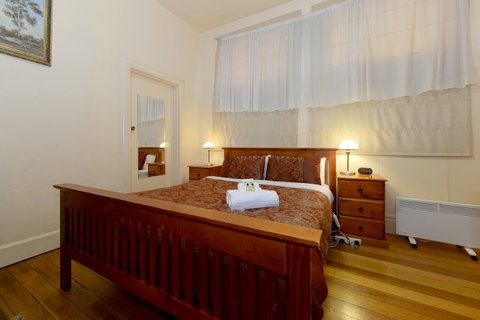 Edinburgh Gallery Bed & Breakfast - Accommodation Redcliffe 11