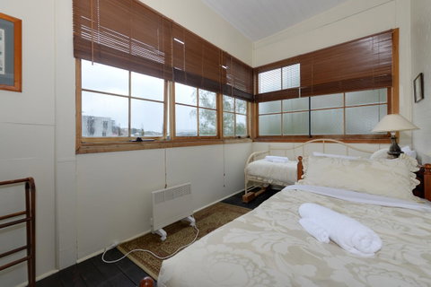 Edinburgh Gallery Bed & Breakfast - Accommodation Redcliffe 37