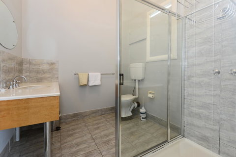 Edinburgh Gallery Bed & Breakfast - Accommodation Redcliffe 12