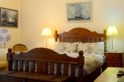 Edinburgh Gallery Bed & Breakfast - Accommodation Redcliffe 43