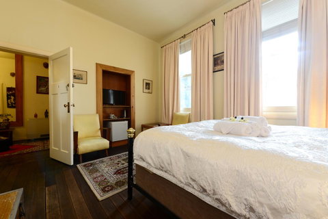Edinburgh Gallery Bed & Breakfast - Accommodation Redcliffe 21