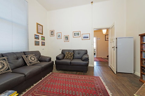 Edinburgh Gallery Bed & Breakfast - Accommodation Redcliffe 3