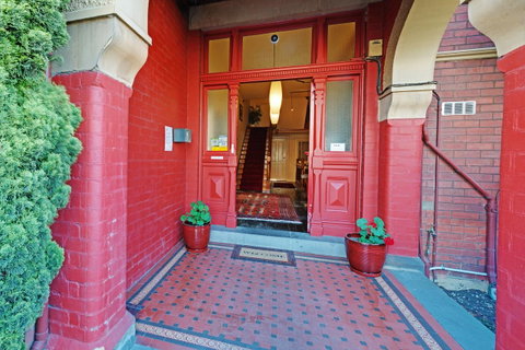 Edinburgh Gallery Bed & Breakfast - Accommodation Redcliffe 1