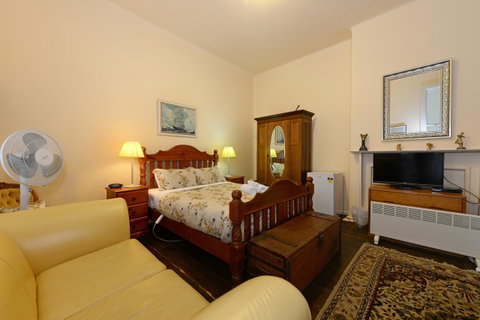 Edinburgh Gallery Bed & Breakfast - Accommodation Redcliffe 41