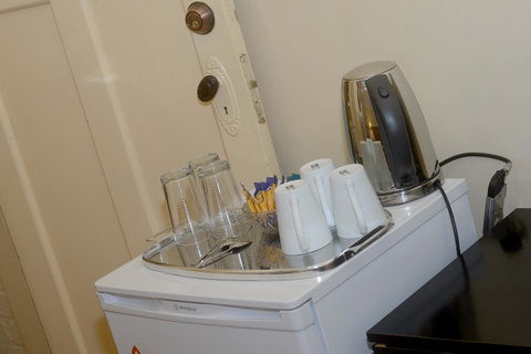 Edinburgh Gallery Bed & Breakfast - Accommodation Redcliffe 17