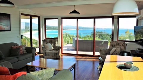 DOLPHIN LOOKOUT COTTAGE - Amazing Views Of The Bay Of Fires - Accommodation Redcliffe 1