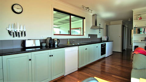 DOLPHIN LOOKOUT COTTAGE - Amazing Views Of The Bay Of Fires - Accommodation Redcliffe 5