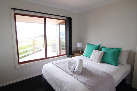 DOLPHIN LOOKOUT COTTAGE - Amazing Views Of The Bay Of Fires - Accommodation Redcliffe 8