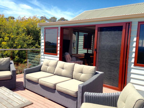 DOLPHIN LOOKOUT COTTAGE - Amazing Views Of The Bay Of Fires - Accommodation Redcliffe 4
