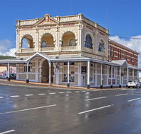 The Empire Hotel - Accommodation Redcliffe
