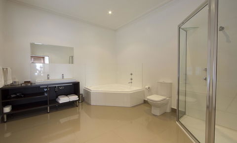 Ikon Hotel - Accommodation Redcliffe 2