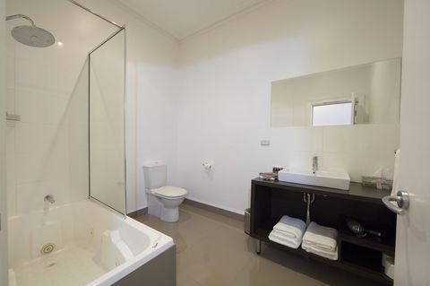 Ikon Hotel - Accommodation Redcliffe 14