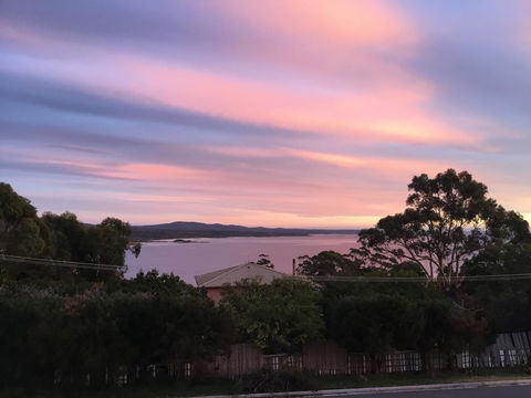 GRANITE BEACH HOUSE @ Bay Of Fires - Accommodation Redcliffe 0