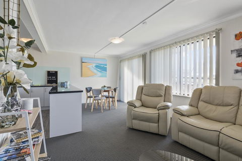 Aruba Apartments - Accommodation Redcliffe 0