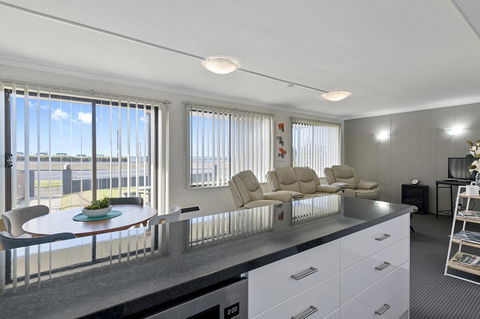 Aruba Apartments - Accommodation Redcliffe 10