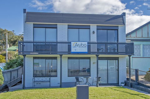 Aruba Apartments - Accommodation Redcliffe 2