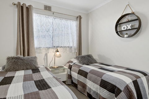 Aruba Apartments - Accommodation Redcliffe 7