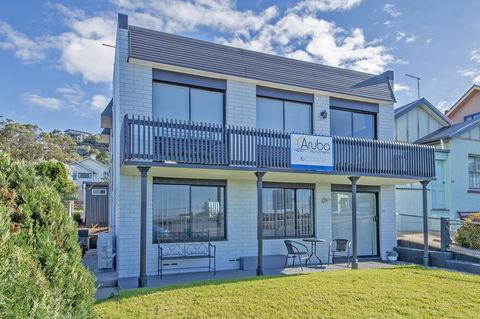 Aruba Apartments - Accommodation Redcliffe 1