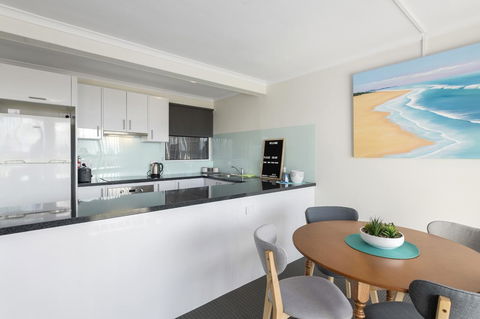 Aruba Apartments - Accommodation Redcliffe 8