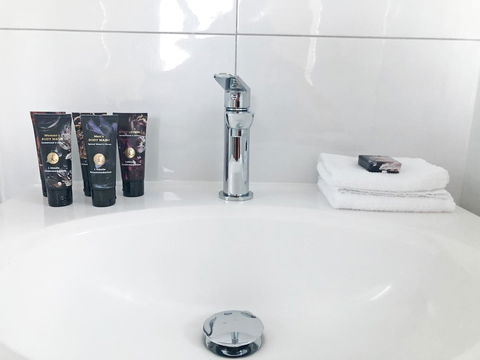 EMBRACING EVANDALE - Hosted By L'Abode Accommodation - Accommodation Redcliffe 24