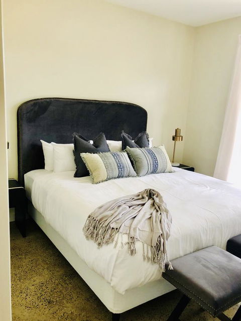 EMBRACING EVANDALE - Hosted By L'Abode Accommodation - Accommodation Redcliffe 3
