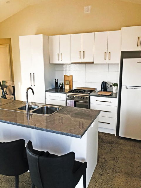 EMBRACING EVANDALE - Hosted By L'Abode Accommodation - Accommodation Redcliffe 18