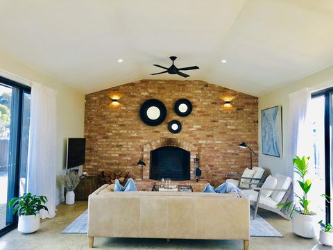 EMBRACING EVANDALE - Hosted By L'Abode Accommodation - Accommodation Redcliffe 0