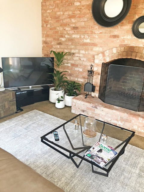 EMBRACING EVANDALE - Hosted By L'Abode Accommodation - Accommodation Redcliffe 11