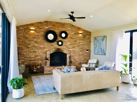 EMBRACING EVANDALE - Hosted By L'Abode Accommodation - Accommodation Redcliffe 6