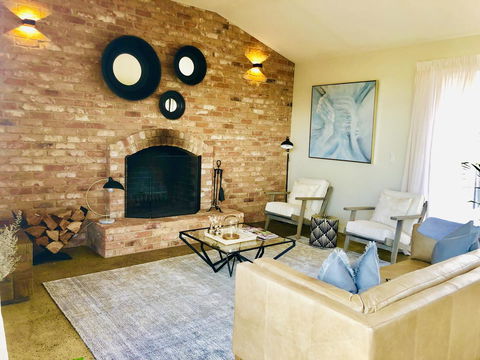 EMBRACING EVANDALE - Hosted By L'Abode Accommodation - Accommodation Redcliffe 10