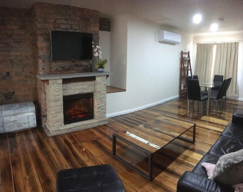 3ree- Spacious & Charming Apartment - Accommodation Redcliffe 12