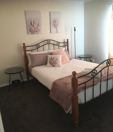 3ree- Spacious & Charming Apartment - Accommodation Redcliffe 14