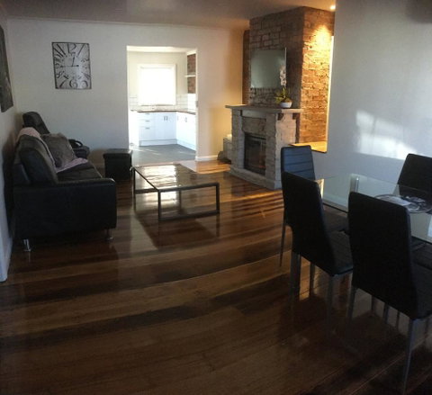 3ree- Spacious & Charming Apartment - Accommodation Redcliffe 11