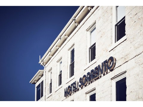 Hotel Sorrento - Accommodation Redcliffe 24