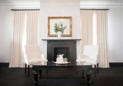 The Royal Hotel Mornington - Accommodation Redcliffe 3