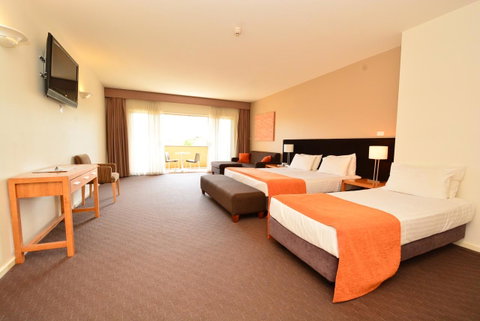 Mornington Hotel - Accommodation Redcliffe 2
