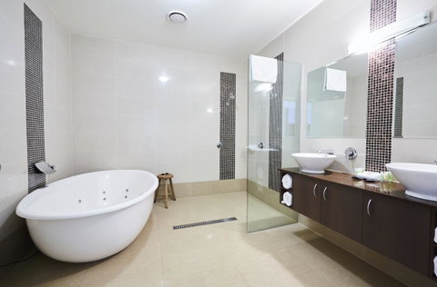 Mornington Hotel - Accommodation Redcliffe 1