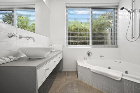 Oceanic Sorrento - Accommodation Redcliffe 5