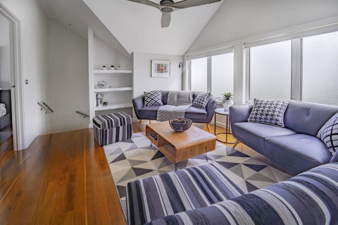 Bayview Loft - Accommodation Redcliffe 2
