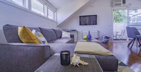 Bayview Loft - Accommodation Redcliffe 16