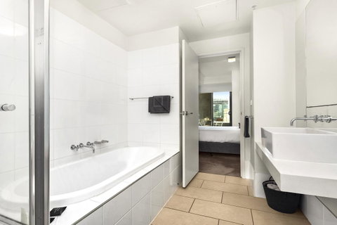 Waterfront Melbourne Apartments - Accommodation Redcliffe 43