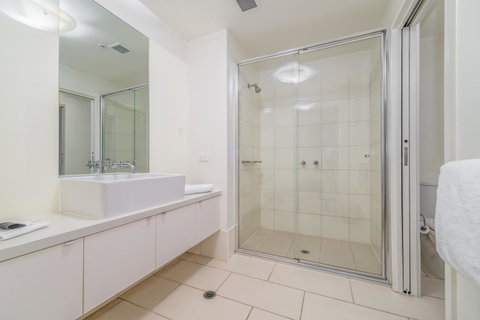 Waterfront Melbourne Apartments - Accommodation Redcliffe 32